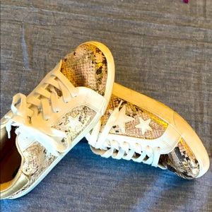 Stylish and comfortable casual sneakers